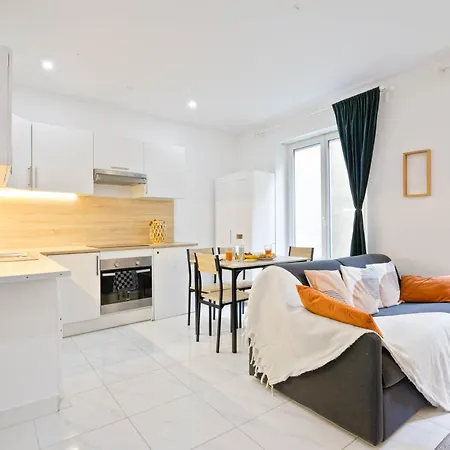 Petit 75011 Apartment *