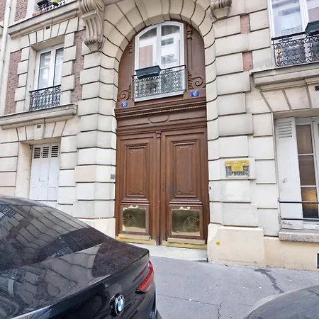 Petit 75011 Apartment